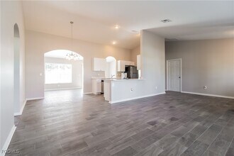 23 NE 9th Pl in Cape Coral, FL - Foto de edificio - Building Photo