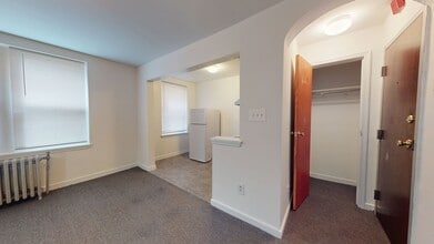 Chester Lynne Apartments in Philadelphia, PA - Building Photo - Interior Photo