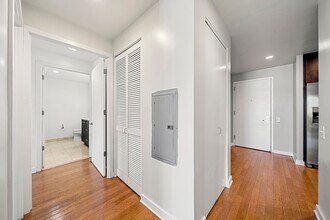 917 Hudson Park, Unit 917 in Edgewater, NJ - Foto de edificio - Building Photo