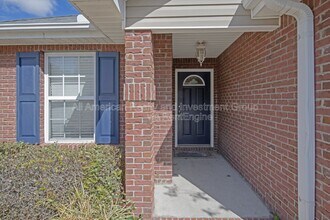 648 Alysheba Dr in Crestview, FL - Foto de edificio - Building Photo