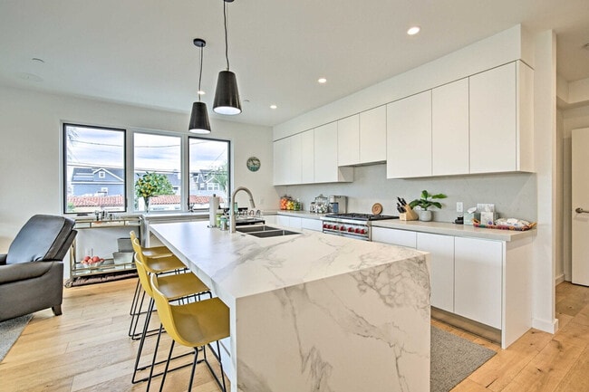 1010 5th St in Coronado, CA - Building Photo - Building Photo