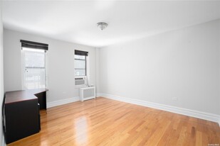 105 Bennett Ave in New York, NY - Building Photo - Building Photo