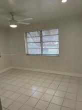 9352 SW 77th Ave in Miami, FL - Building Photo - Building Photo
