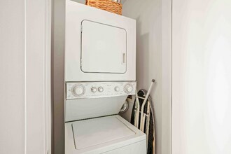 566 W Kinzie St in Chicago, IL - Foto de edificio - Building Photo