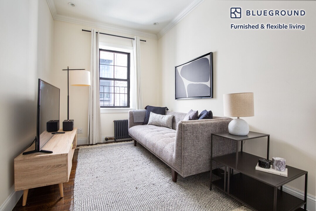 535 Hudson St in New York, NY - Building Photo