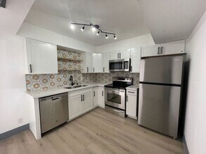 3930 S University Center Dr in Las Vegas, NV - Building Photo - Building Photo