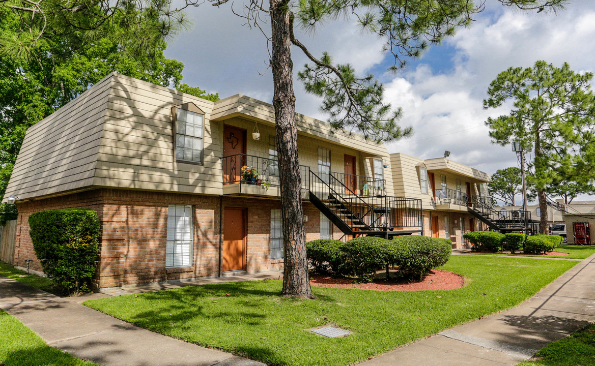 Park on Vista in Pasadena, TX - Building Photo