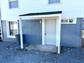 711 W Eastland Ave, Unit C in Gallatin, TN - Building Photo