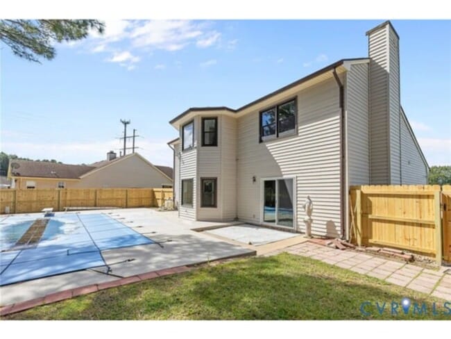 property at 2020 Aloma Dr