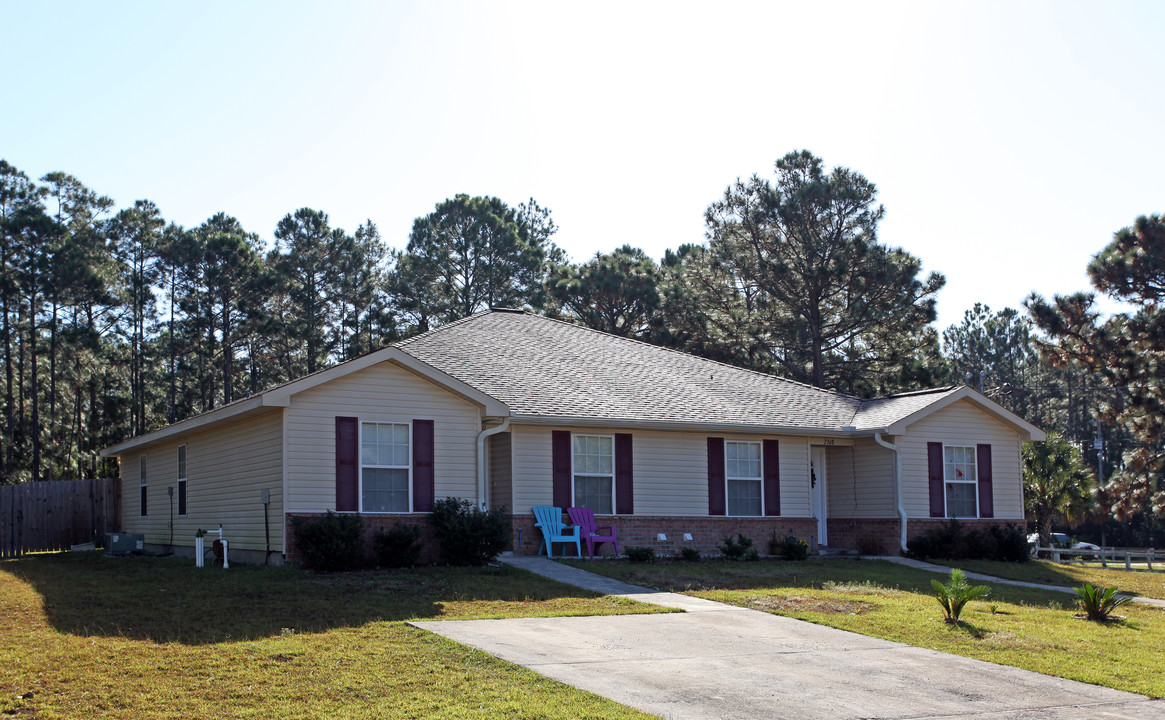 2368-2370 Andorra St in Navarre, FL - Building Photo