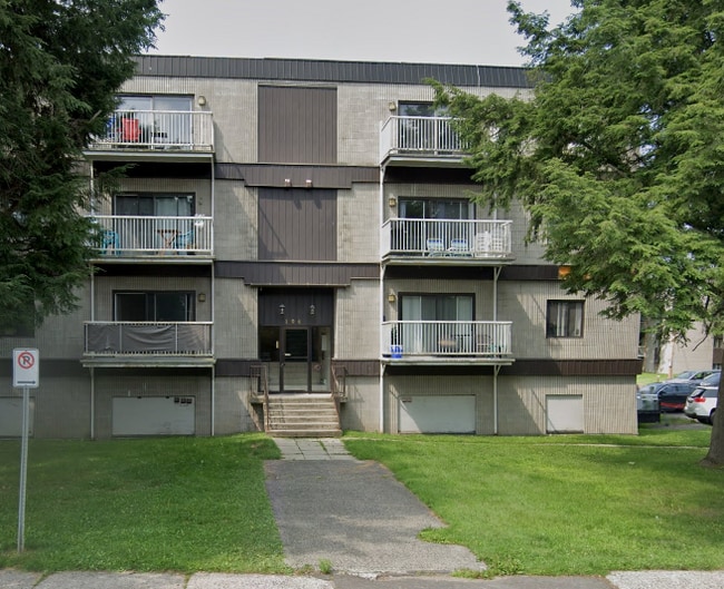 property at 104 Des Bouleaux Rue