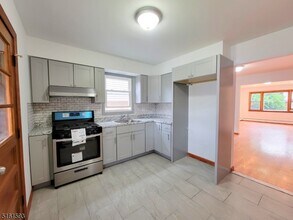 111 Marconi St in Clifton, NJ - Building Photo - Building Photo
