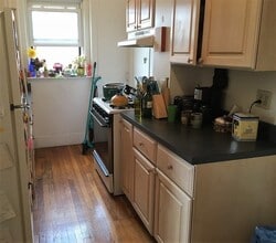 586 Washington St in Brookline, MA - Building Photo - Building Photo