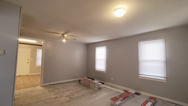 1107 NW Van Buren St in Topeka, KS - Building Photo - Building Photo