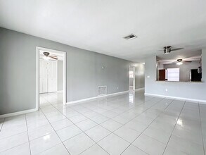 5775 Fernley Dr W in West Palm Beach, FL - Building Photo - Building Photo
