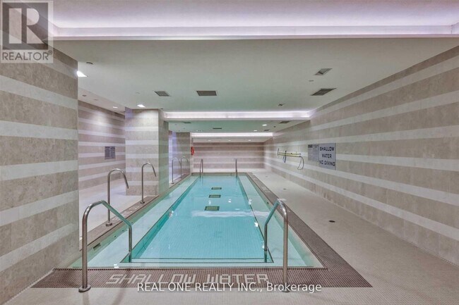 70-2470 Roehampton Ave in Toronto, ON - Building Photo - Building Photo