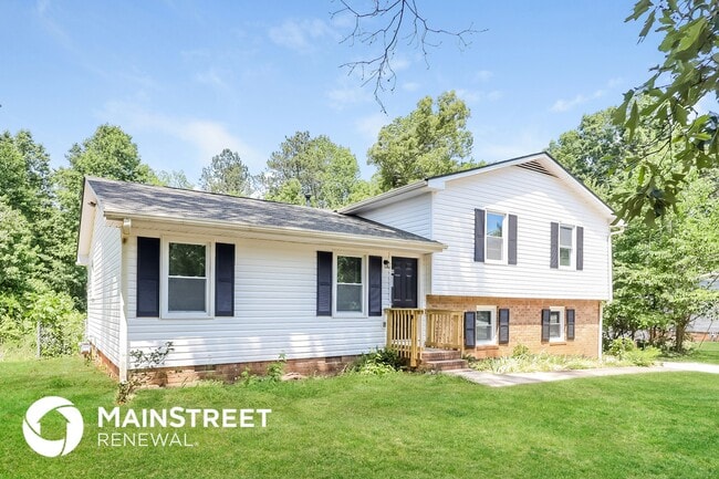 185 Hyde Cir in Newnan, GA - Building Photo - Building Photo