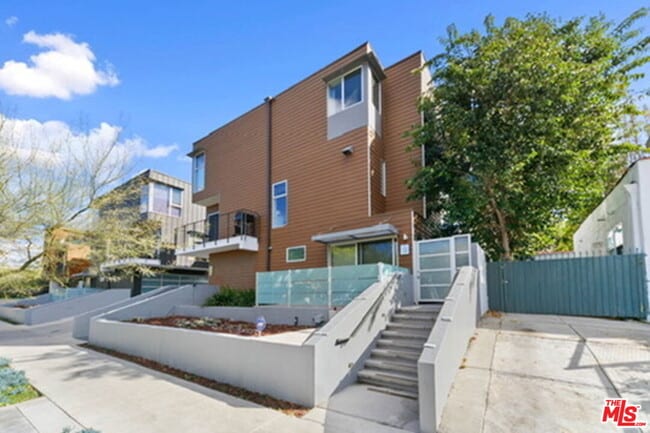 7198 Formosa Fusion Ct in Los Angeles, CA - Building Photo - Building Photo