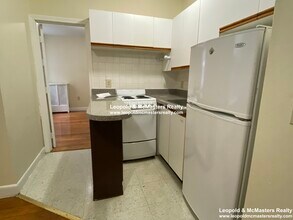 1128 Commonwealth Ave, Unit 3 in Boston, MA - Building Photo - Building Photo
