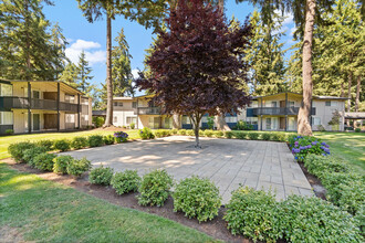 Chambers Pointe Apartments in University Place, WA - Foto de edificio - Building Photo