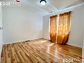 161 Lake Shore Rd, Unit 1 in Boston, MA - Building Photo - Building Photo