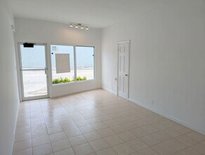 500 Northwood Rd-Unit -2325 in West Palm Beach, FL - Building Photo - Building Photo
