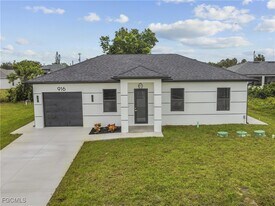 916 Sara Ave N in Lehigh Acres, FL - Building Photo
