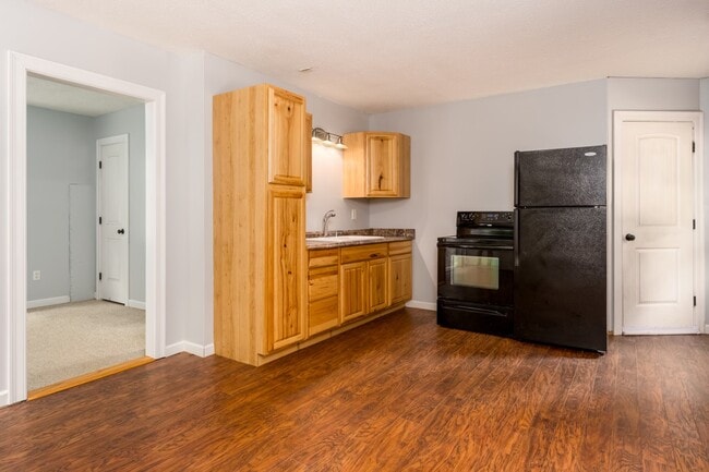 19 Carignan Dr, Unit Downstairs in Windham, ME - Building Photo - Building Photo