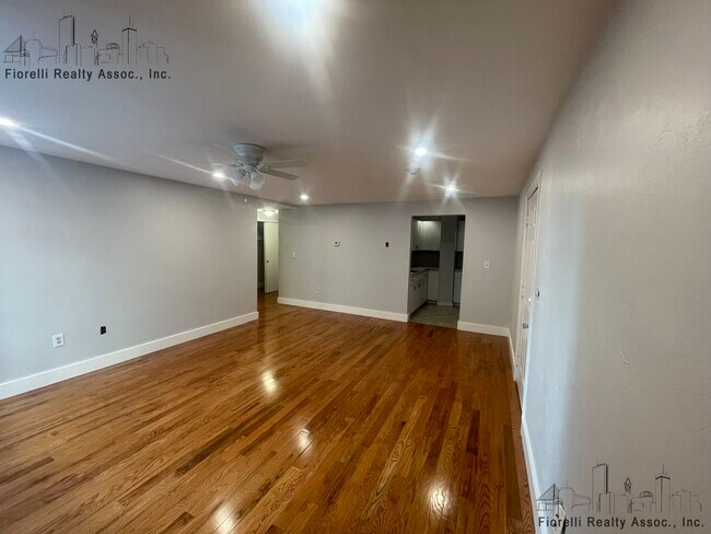 29 Clark St, Unit 2 in Boston, MA - Foto de edificio - Building Photo