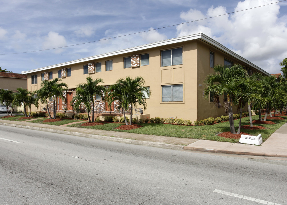 2 Phoenetia Ave in Coral Gables, FL - Foto de edificio