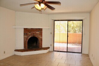 3031 N Civic Center Plaza, Unit H141 in Scottsdale, AZ - Building Photo - Building Photo