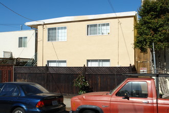 6389 Dana St in Oakland, CA - Building Photo - Building Photo