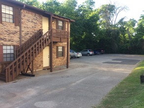 120 W California St, Unit D in Nacogdoches, TX - Foto de edificio - Building Photo