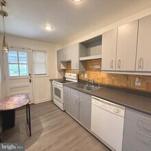 8324 Loch Raven Blvd in Towson, MD - Building Photo - Building Photo