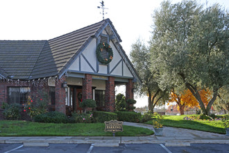 Oxford Park Apartments in Fresno, CA - Building Photo - Building Photo