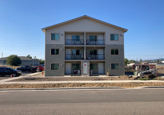 Third and Pines Apartments in Spokane Valley, WA - Building Photo - Building Photo