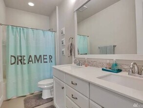 317 Field Pl SE in Renton, WA - Building Photo - Building Photo