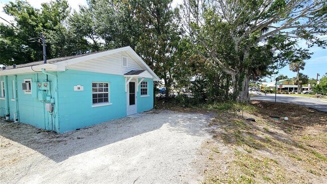 15 N Mango St in Englewood, FL - Building Photo - Building Photo