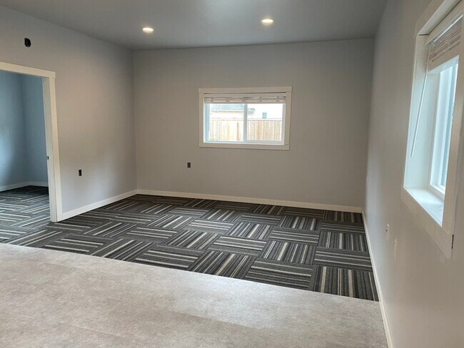 5876 Shadow Mountain Rd in Nanaimo, BC - Building Photo - Building Photo
