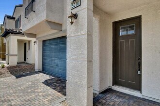 5016 W Mesa Verde Ln in Las Vegas, NV - Building Photo - Building Photo