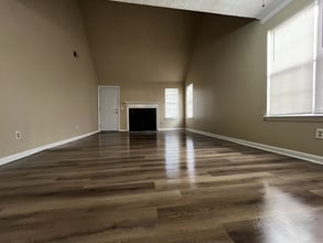 6635 Meadow Green Cir in Norcross, GA - Foto de edificio - Building Photo