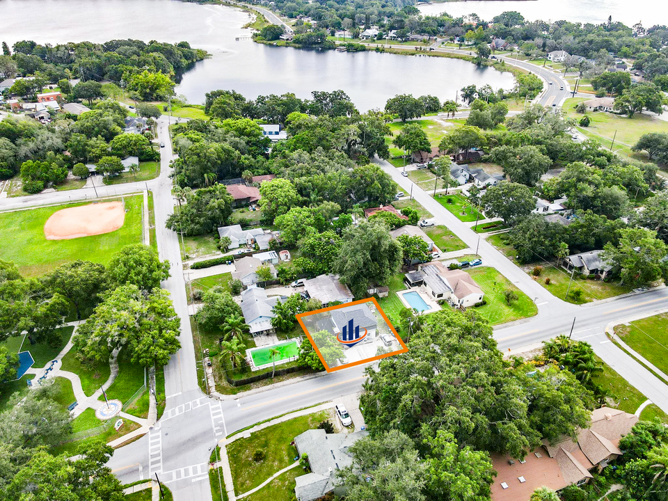 230 6th St NE in Winter Haven, FL - Building Photo