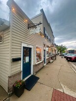 622 Milwaukee St in Delafield, WI - Building Photo