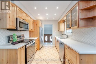 35 Bay Crest Dr in Brampton, ON - Building Photo - Building Photo