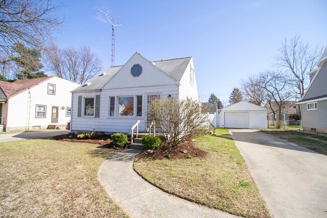 property at 2859 Boxwood Rd