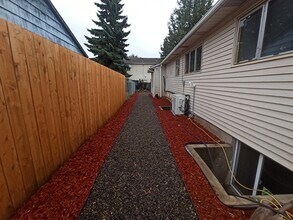 4510 SE 99th Ave, Unit D in Portland, OR - Building Photo - Building Photo