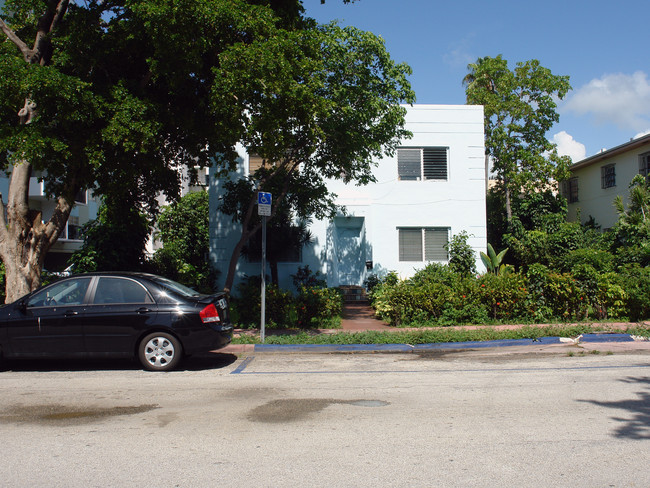 1024-1030 Michigan Ave in Miami Beach, FL - Building Photo - Building Photo