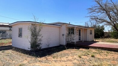 1101 S 15th St in Lamesa, TX - Building Photo - Building Photo