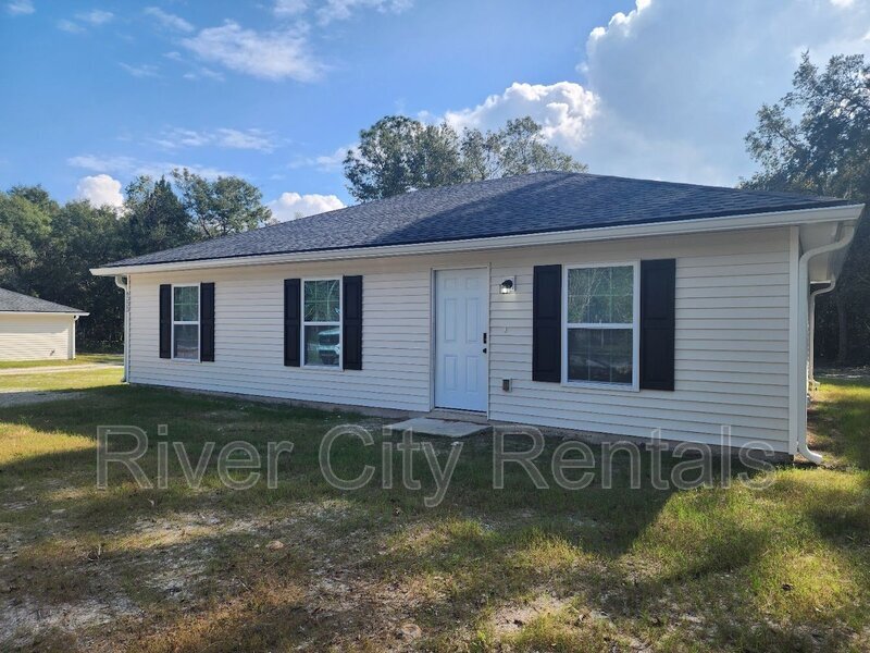 6333 Dennison Ave in Keystone Heights, FL - Foto de edificio