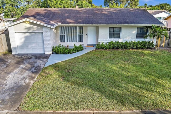 8411 NW 3rd St in Pembroke Pines, FL - Building Photo - Building Photo